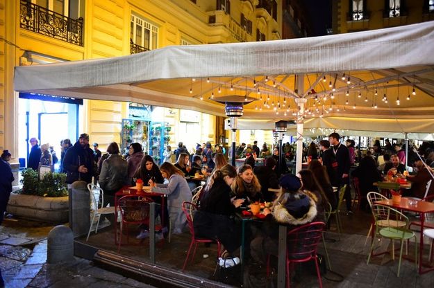 Napoli, il virus non ferma la movida