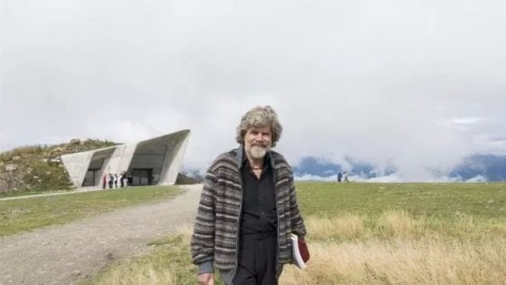 Messner: “La montagna non è solo sci, giusto tenere ora gli impianti chiusi”