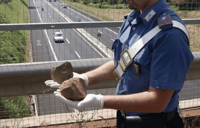 Sassi dal cavalcavia, piaga infinita
