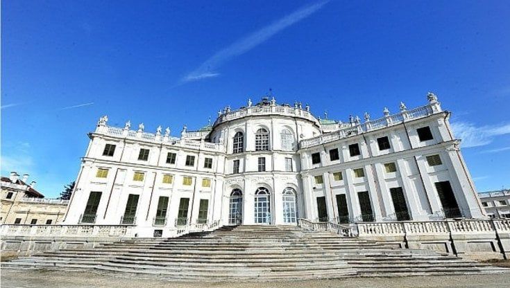 Sos per la palazzina di Stupinigi: la facciata del capolavoro di Juvarra perde pezzi