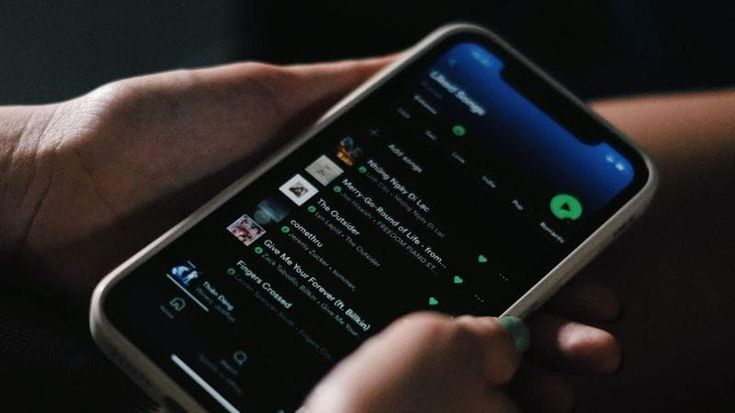 Scommesse sospette su Kalshi: Spotify cancella mezzo milione di ascolti alla prima in classifica