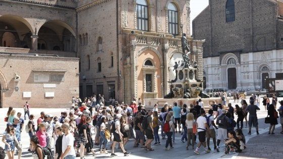 Bonus vacanze, corsa all'Isee per sfruttarlo. Non vale per le case, anche da agenzia. Domande e risposte