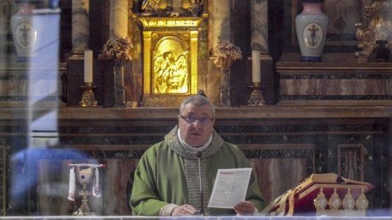 Festini a luci rosse con sacerdoti a Napoli, indagine conoscitiva della Procura 