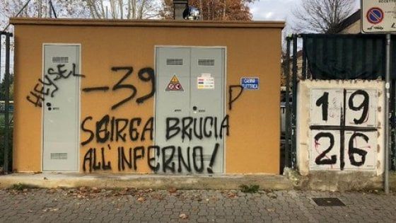 Fiorentina-Juve: fuori dal Franchi scritte contro Scirea e vittime dell'Heysel 