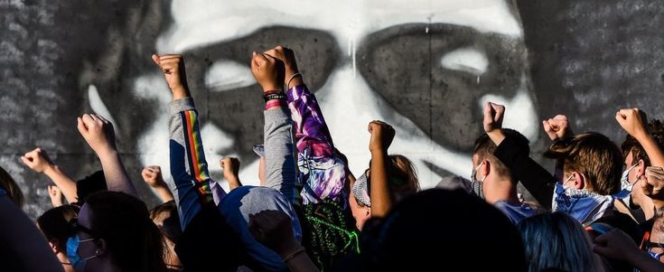 Morte Floyd, senza scontri la decima notte di proteste. Di Caprio e Kanye West donano soldi alle vittime 