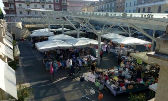 Parma, scontro sui mercati: "Basta irregolarità. Servono controlli"