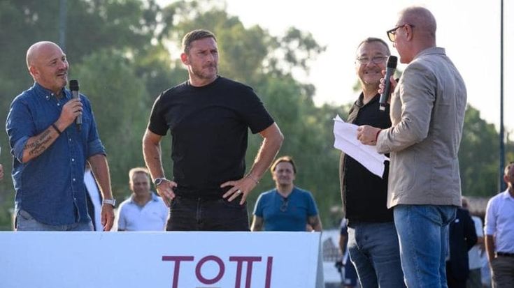 Totti Soccer school, sequestrati i conti dell’Academy: sotto inchiesta il fratello dell’ex campione