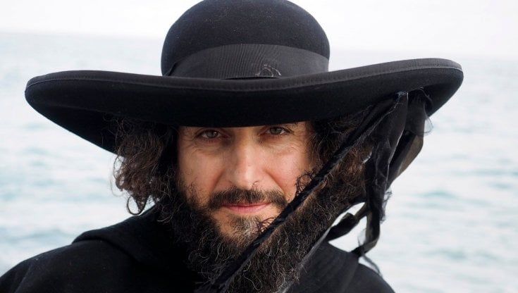 Vinicio Capossela a Trani con la Bestiale Comedìa: "La mia storia d'amore con Dante è iniziata grazie a Modigliani"