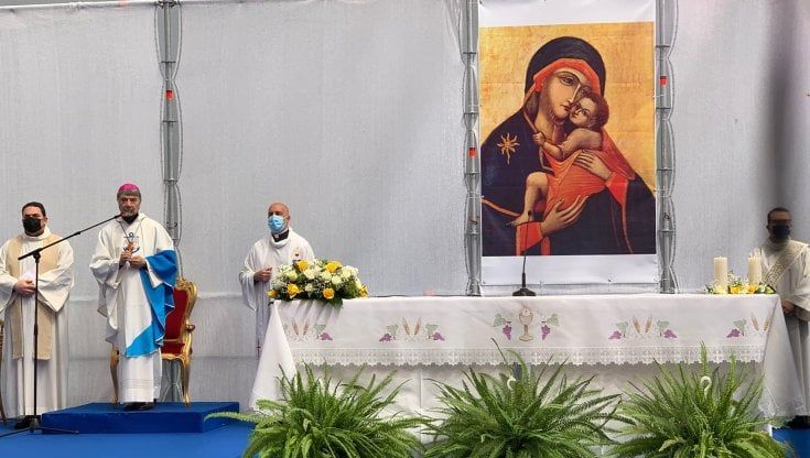 La Messa per il Lavoro dell'arcivescovo Battaglia: "Sono qui per condividere il vostro sudore"