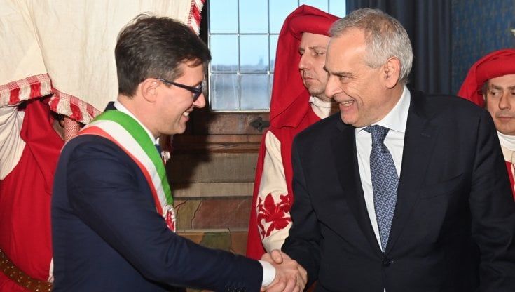 Nardella consegna il Fiorino d'oro al capo della polizia 