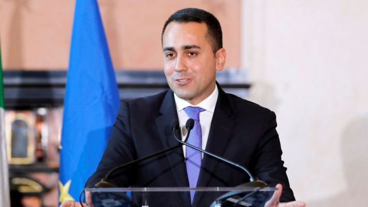 Di Maio torna in piazza contro il suo governo