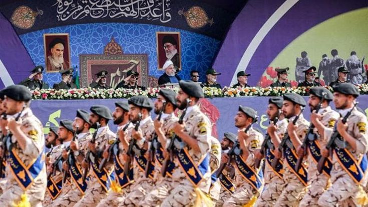 In Iran pronto lo scudo del regime: armi e laboratori interrati, risposta con razzi e kamikaze