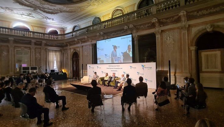 Dall’acqua alla finanza, la sostenibilità è una sfida senza confini