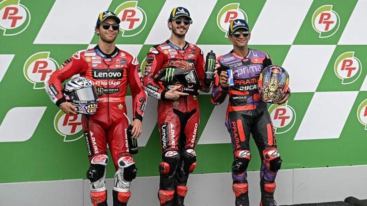 MotoGp, Bagnaia conquista la pole in Thailandia. Anche Martin (terzo) in prima fila