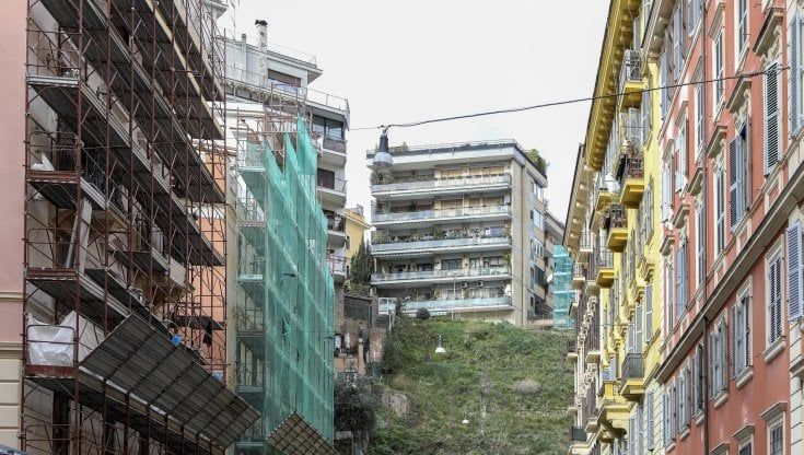 Fisco, la riforma del catasto spacca la maggioranza. Rinviato il voto sugli emendamenti. Governo: "Ok o l'esecutivo cade"