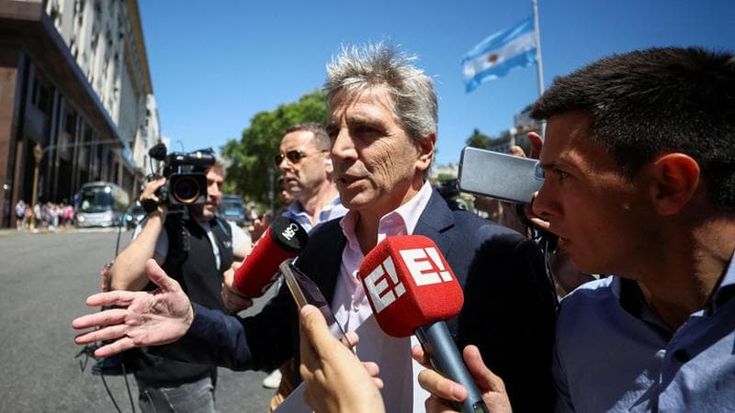 Tagli alle spese e svalutazione del peso: la ricetta dell’Argentina di Milei per risanare l’economia e l’eredità del peronismo