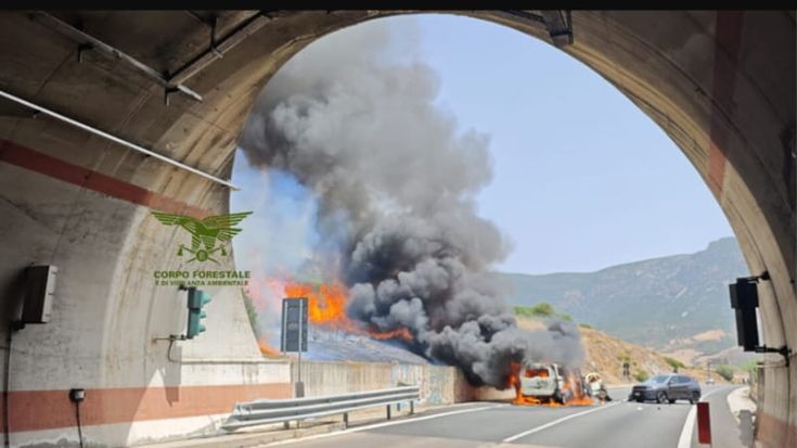 Strage sulle strade, dalla Sardegna all’Alto Adige: 4 morti e 18 feriti. Uno scontro provoca un rogo