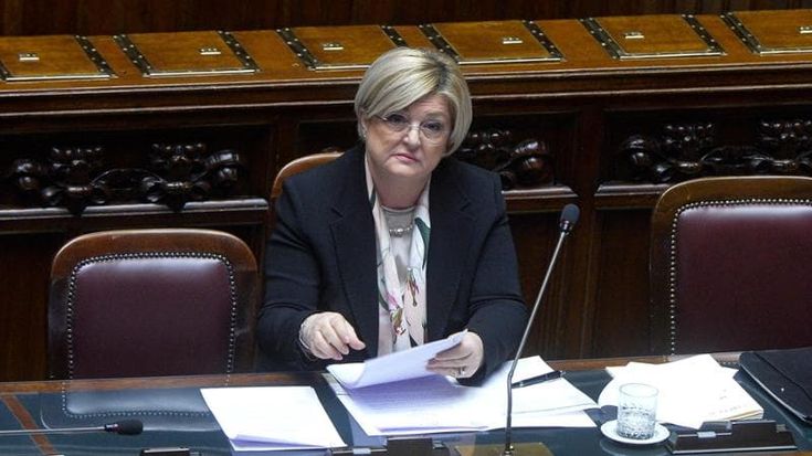 Mezzo milione di famiglie tagliate fuori dall’Assegno di inclusione. Il governo corre ai ripari e cambia i requisiti