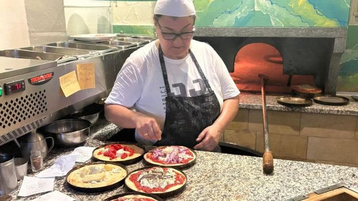 A Barriera la pizza al padellino ha conquistato Stanley Tucci