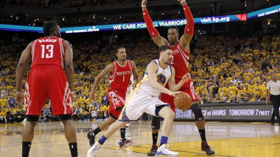 Basket, play-off Nba: Golden State ok anche senza Curry, riscatto Toronto e Dallas
