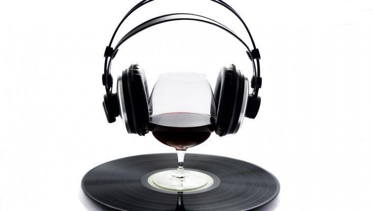 Ascoltare il cibo: i migliori podcast dedicati a cucina e vino