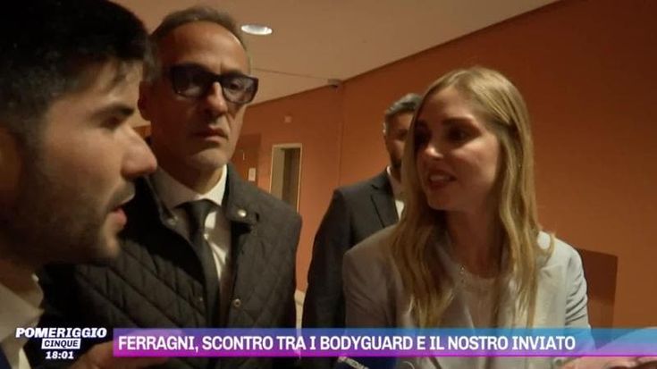 Chiara Ferragni, scontro tra i bodyguard e l’inviato di Pomeriggio 5. Myrta Merlino: “Modi orrendi”