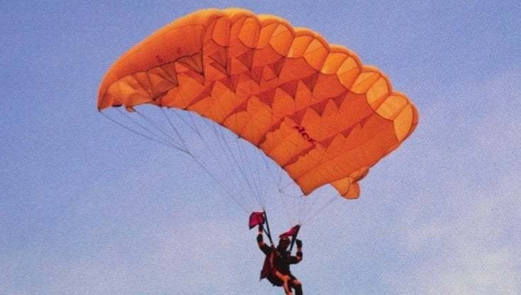Precipita con il parapendio, 68enne recuperato dai vigili del fuoco e portato in ospedale