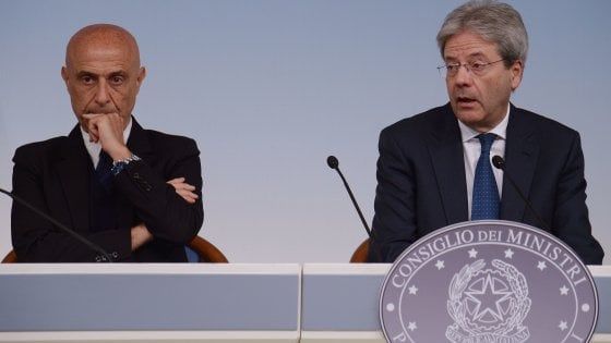 Fiducia nei ministri a gennaio: Minniti scalza Padoan ma il governo Gentiloni parte in svantaggio