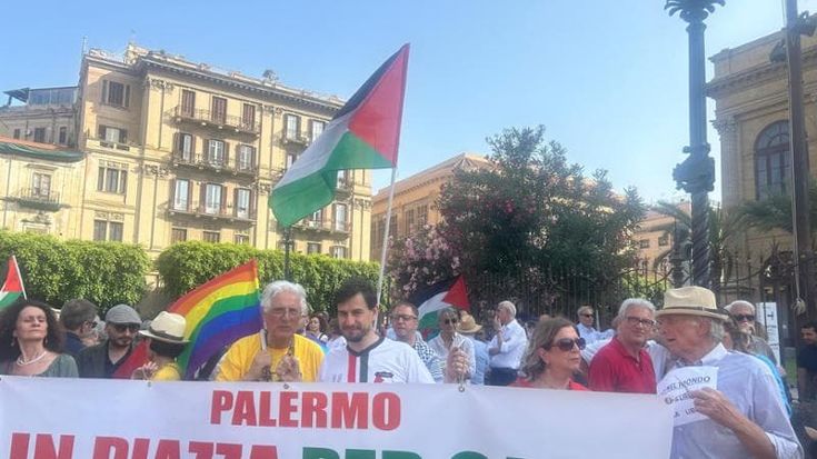 Bandiere palestinesi a Palermo. “Speriamo che il mondo si svegli”