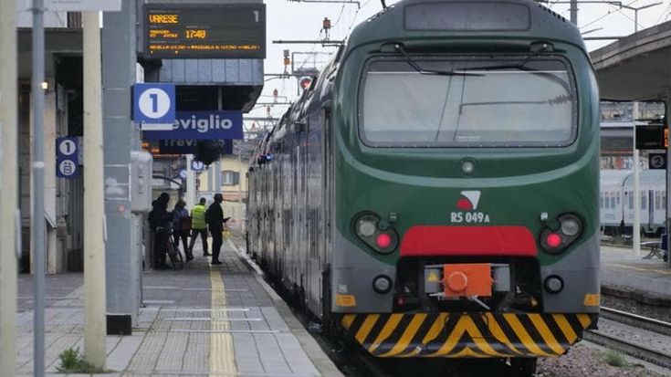 Trasporti, il Pd lancia piano per la Lombarda: “Meno auto, più mezzi pubblici”. Scontro Sala-Fontana