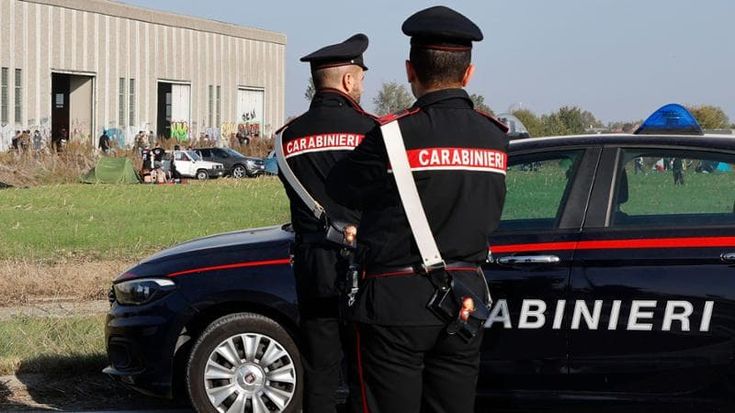Minorenne disabile violentata dal padre lo fa arrestare mimando la scena con i peluche
