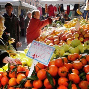 Confcommercio: "La ripresa è avviata, cala il disagio sociale"