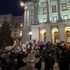 Trump, alla vigilia del voto sull'impeachment, proteste in piazza e sui social