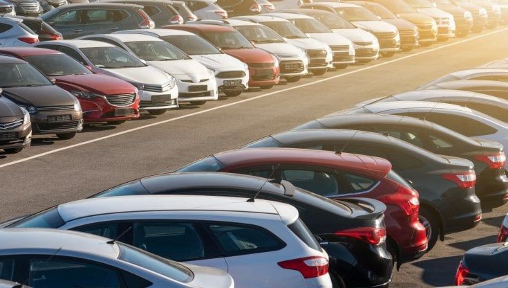 Auto usate online, in un anno prezzi cresciuti del 15 per cento