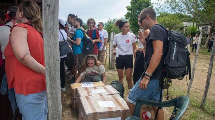 Cuba, si conclude il terzo ‘convoy’: “Gli aiuti, certo, ma anche per raccontare un lento genocidio”