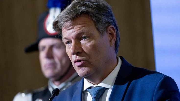 Germania, il vicecancelliere verde Habeck alla sinistra: “Non tollereremo in alcun modo l’antisemitismo”