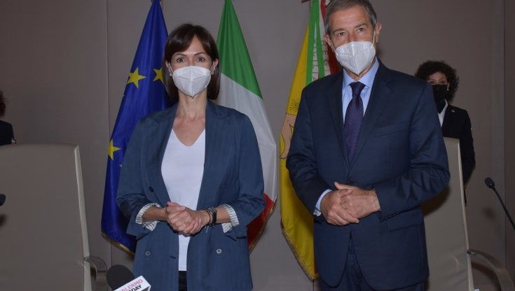 La ministra Carfagna incontra Musumeci: "Necessario il Ponte sullo Stretto, il porto di Augusta hub del Mediterraneo" 