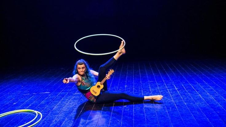 Da Viviani a Servillo e lo show sul palco degli Hula Hoop