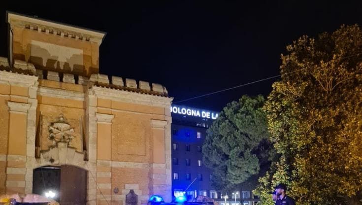 Casalecchio, passeggia in centro: arrestato per tratta di esseri umani