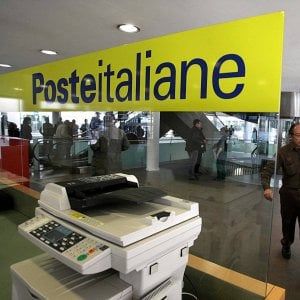 Poste, consegnare le lettere e i pacchi non conviene più