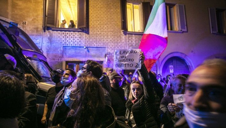 Attenti ragazzi, la violenza politica ne abbassa il livello