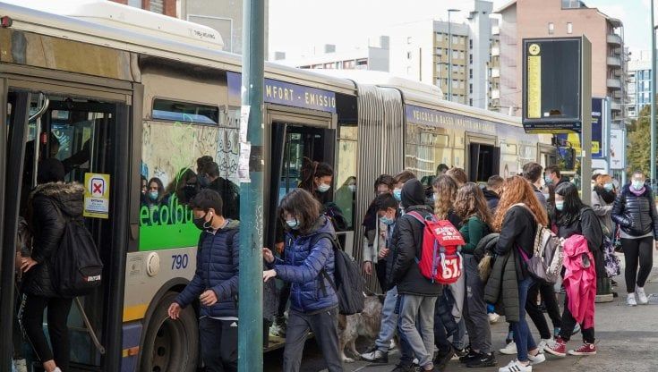 Rientro a scuola, la Regione: a Torino impossibile aumentare le corse di bus e metrò