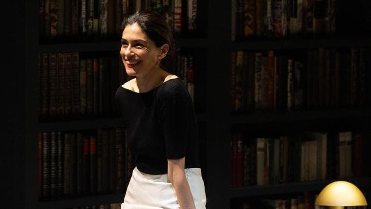 Lei, lui e la differenza d’età: Anna Valle in Scandalo