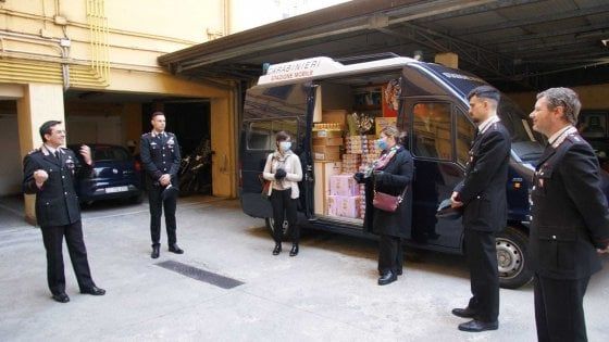 Unicef  e i carabinieri  si mobilitano per dare ai bambini di due istituti aversani omogeneizzati, pannolini e uova di Pasqua