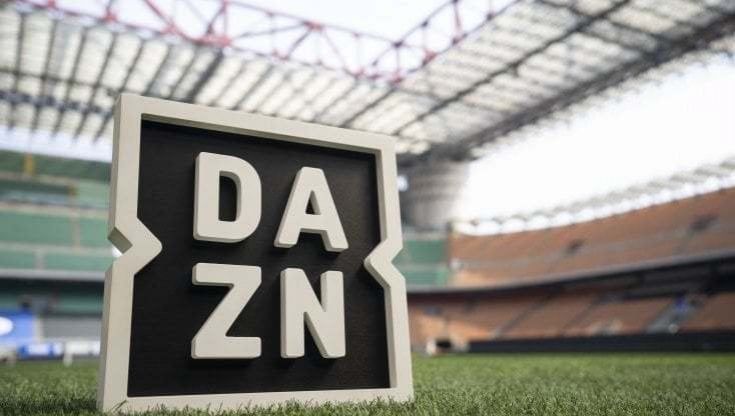 Dazn è a metà prezzo ma solo al Sud. L'offerta pro Napoli fa arrabbiare i consumatori: "Discriminatoria"