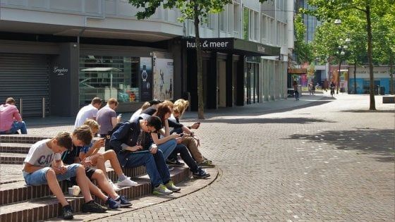 Ragazzi e internet, una guida per evitare di cadere nelle maglie della rete e per uscirne