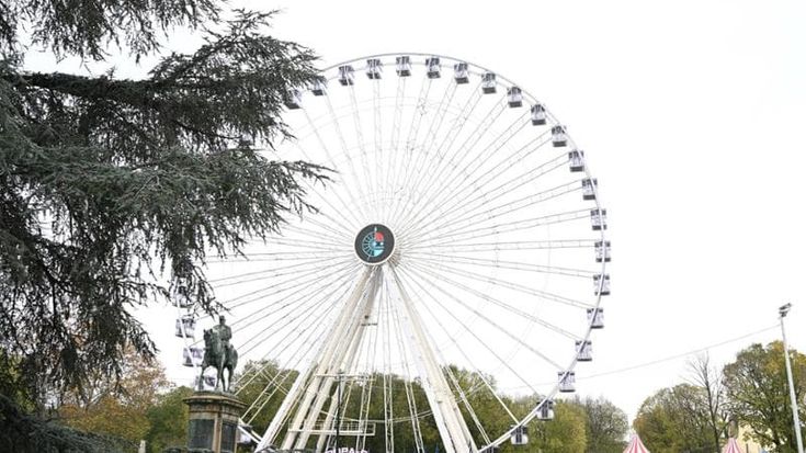 La Ruota panoramica ora gira alle Cascine. Nardella: “Segnale che ci riprendiamo il parco”
