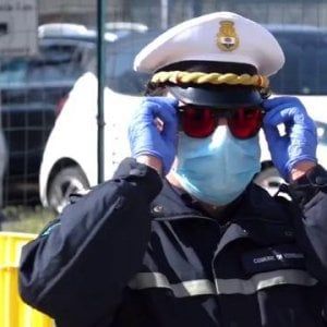 Coronavirus: vigili aggrediti durante controllo, un ferito 