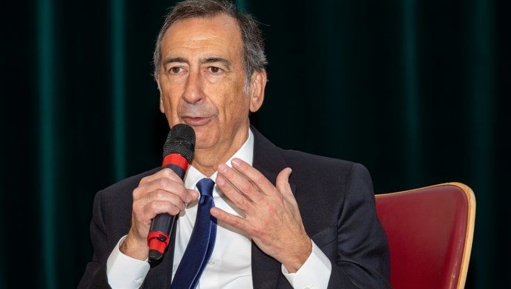Pnrr, il sindaco Sala al governo: "Date i soldi a chi sa investire. Milano pronta". Urso: "No preoccupazione"