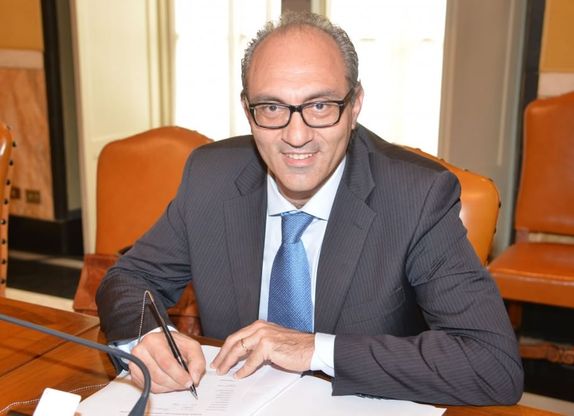 Gioia: "Senza soldi, rischiamo di chiudere le scuole"